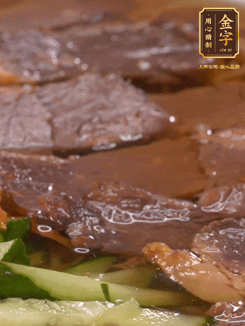 養麥冷面，涼水中清洗浸泡5分鐘，沸水中煮3分鐘，涼水漂洗沖涼